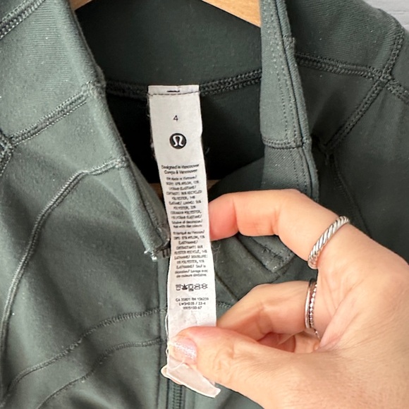 lululemon athletica Dark Green Windbreaker - Picture 4 of 6
